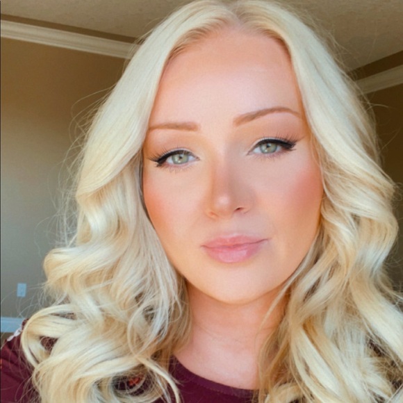 Meet your Posher, Stephanie - Picture 1 of 1